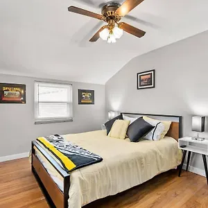 Open Floor Spacious Home, 15min From Downtown, Private Garage, Kids Friendly Holiday home